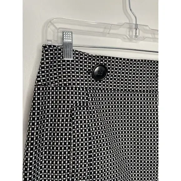 ANN TAYLOR Black and White Check Skirt Two Statement Buttons in the Front Size 8 - Picture 3 of 9